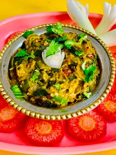वाग्यांच भरीत (Vangyach Bharit Recipe In Marathi) रेसिपी चे मुख्य फोटो