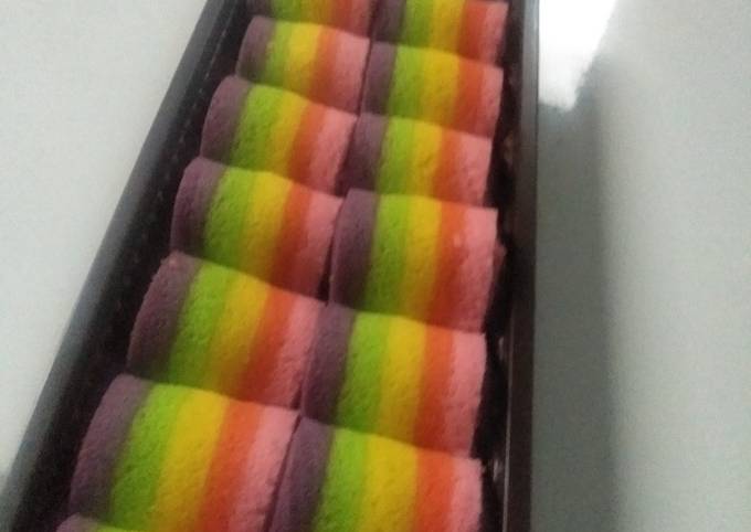 How to Cook Tasty Mini Rainbow Roll Cake