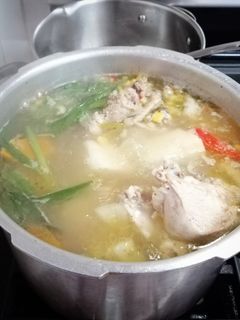 Una foto de Sopón de Pollo y Verduras