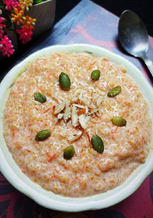दलिया गाजर खीर(Daliya gajar kheer recipe in hindi) रेसिपी मुख्य फोटो