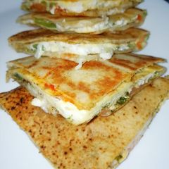 A picture of Kuboos sandwich.