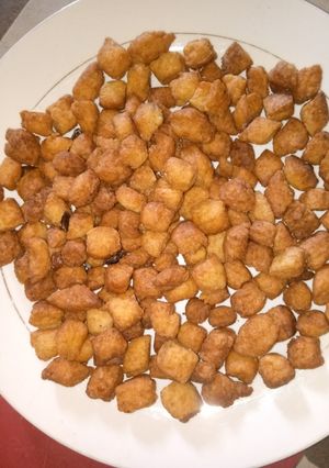 A picture of Chin chin.