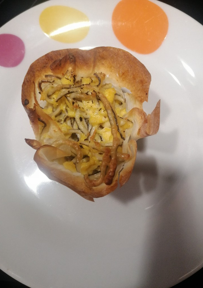 Una foto de Saquitos de revuelto de gulas