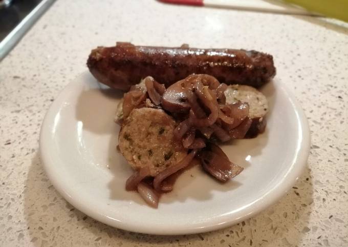 Sausages in wine sauce