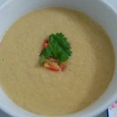 A picture of Cauliflower creamy soup.