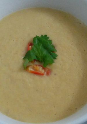 A picture of Cauliflower creamy soup.