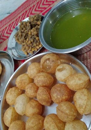 पानी पूरी (pani puri recipe in Hindi) रेसिपी मुख्य फोटो