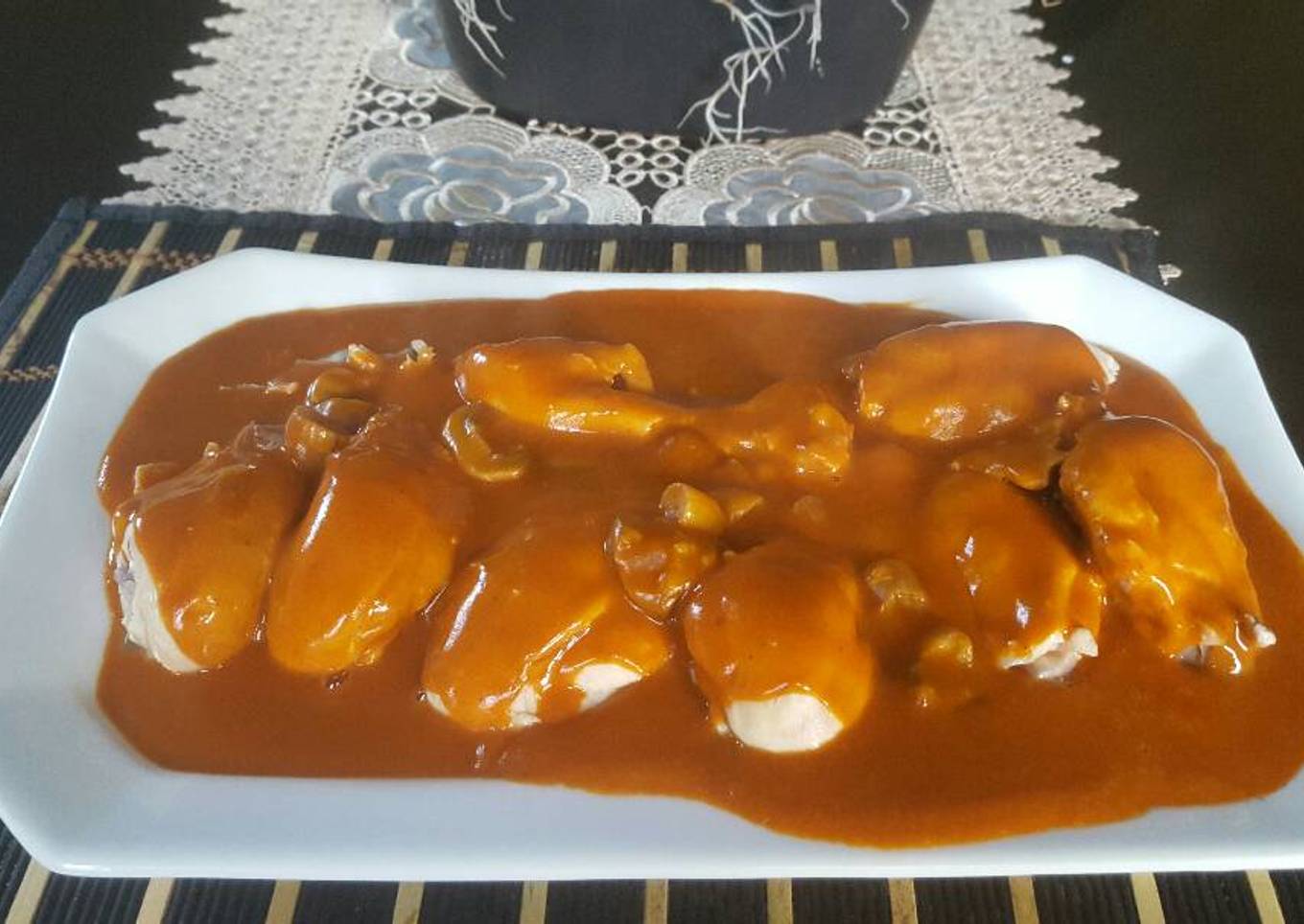 Mole de olla con pollo y hongos
