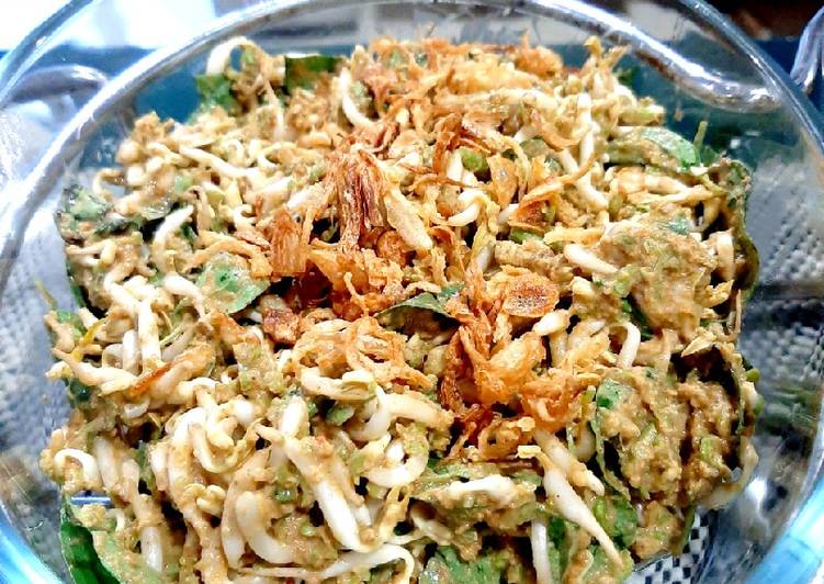 Lotek Sayur Mentah (khas Sunda)