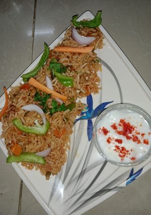સેઝવાન રાઈસ (Schezwan Rice Recipe In Gujarati) રેસીપી મુખ્ય ફોટો