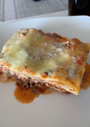 Una foto de Lasaña boloñesa 😍