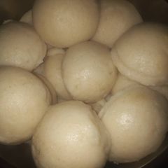 A picture of How to scoop your cooked semolina fufu beautifully 👩‍🍳.