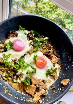 A picture of Gorgonzola & Mushrooms Eggs with Spinach and Dates.