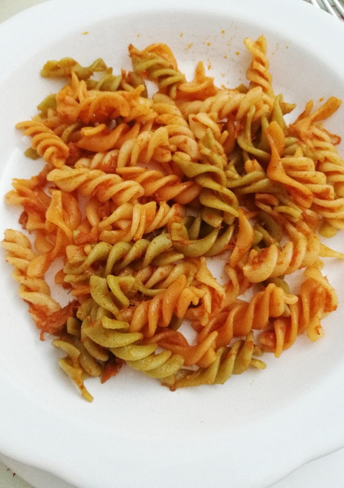Una foto de Macarrones con tomate y atún