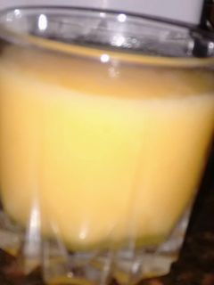 आम लस्सी (aam lassi recipe in Hindi) रेसिपी मुख्य फोटो