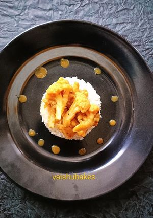A picture of Kobichi Rassa Bhaji (Maharashtrian cauliflower curry).