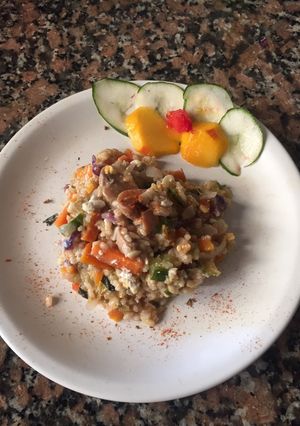 Una foto de Revuelto de yamaní verduras y huevo👌😊😋