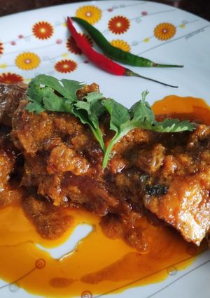 A picture of দই কাতলা (curd fish curry).
