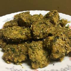 A picture of Methi muthiya.