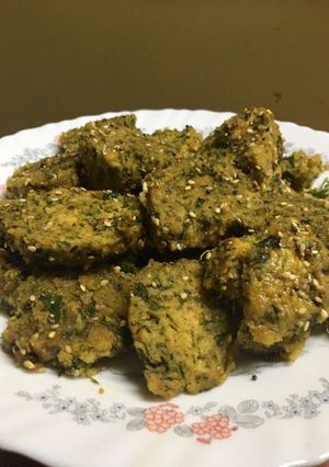 A picture of Methi muthiya.