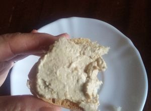 Una foto de Paté de anchoas y aceitunas verdes