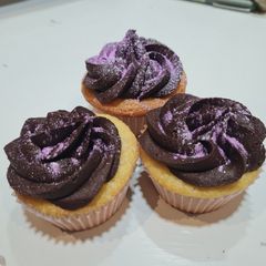 A picture of Vanilla Cupcakes.