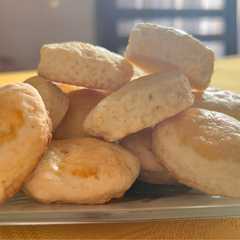 Una foto de Para el mate o la merienda: scones clásicos de limón