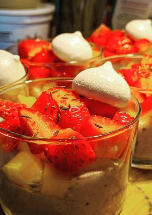 Une photo de Crème mascarpone à la myrtille, fraises et mangues fraîches