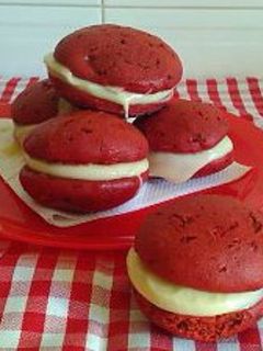 Una foto de Whoopie Pies de Red Velvet (Veganos)