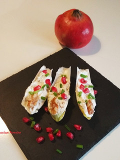Foto principal de Endivias con crema de queso, nueces y cebollino para ensalada