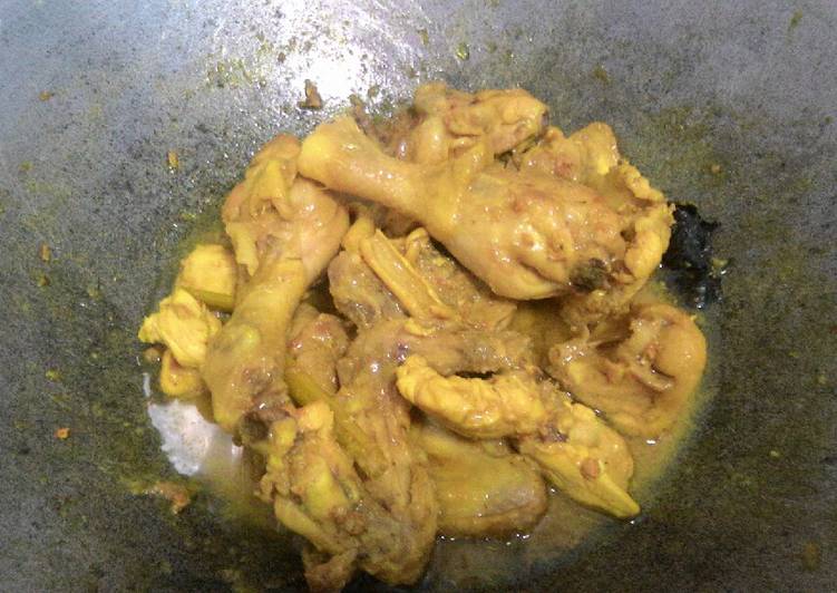 Ayam masak kuning tanpa santan (bukan opor)