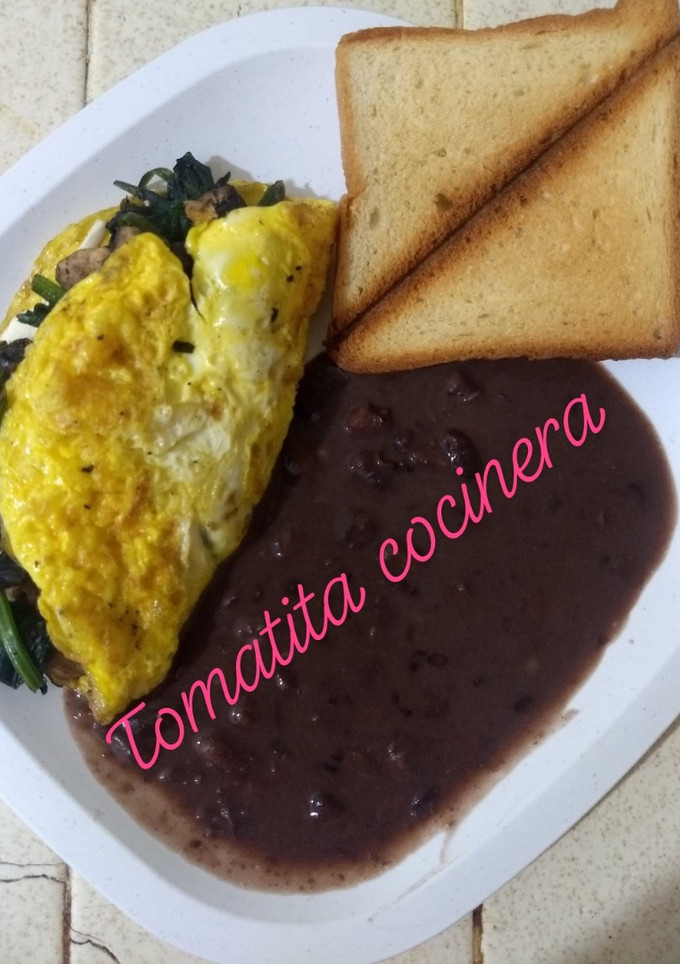 Una foto de Omelette de espinacas con champiñones y queso Oaxaca