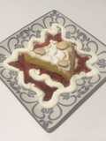 Tarta crema TERY con salsa de fresa y nata