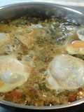 Menestra de verduras con huevos escalfados