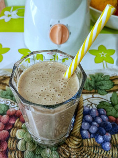 A picture of Banana peanut butter smoothie.