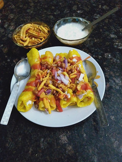 फ्रायम्स चाट (fryums chaat recipe in Hindi) रेसिपी मुख्य फोटो