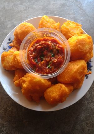 A picture of Viazi Karai and pilipili.