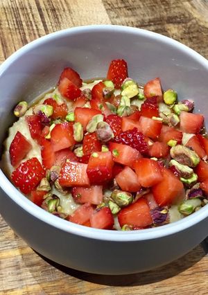 A picture of Strawberry & Pistachio Porridge.