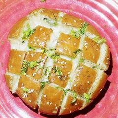 A picture of Pull over garlic bread.