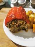 Morrón relleno de carne y queso