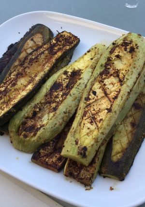 Une photo de Trio de courgettes marinées et grillées