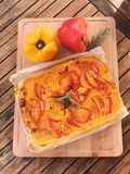 Torta salata con peperoni e cipolle