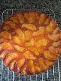 Torta de manzana invertida con masa de bizcochuelo