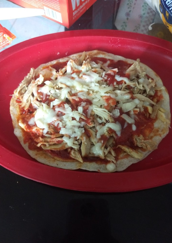 Una foto de Pizza Fácil Con Tortilla de Harina en Microondas
