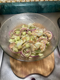 Una foto de *Aguachile de Camarones con Chile Habanero Encima*