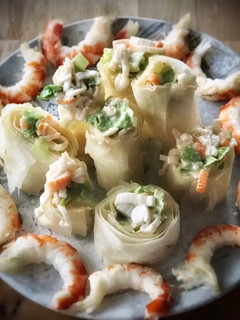 Una foto de Rollitos crujientes de surimi