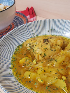 Una foto de Curry de pollo al estilo surinames