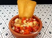 Una foto de rosada con ensalada