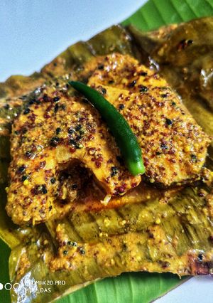 A picture of Macher paturi (fish wrapped in banana leaf).