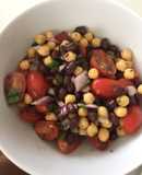 Ensalada de garbanzos y porotos negros (Medio Oriente)